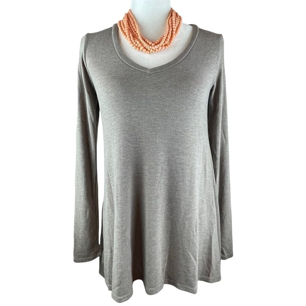 Long sleeve knit v-neck tunic